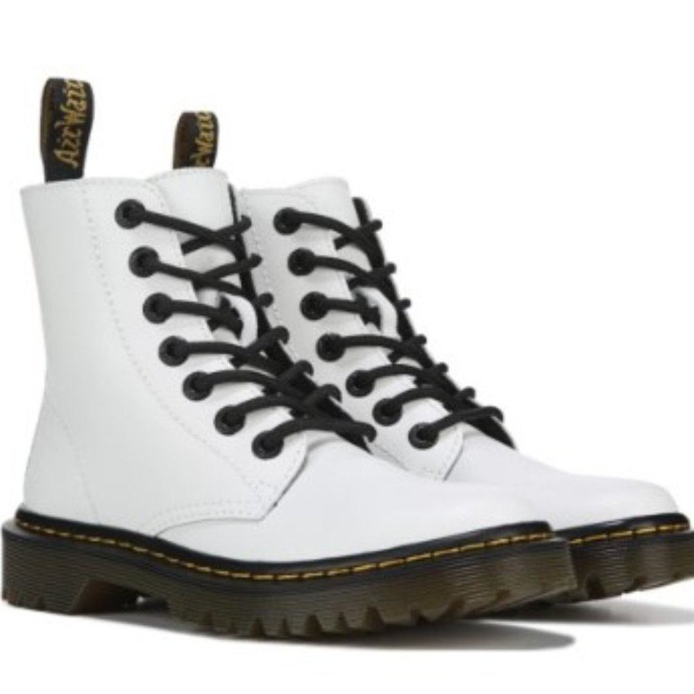 BRAND NEW Dr. Martens women’s Luana in white
